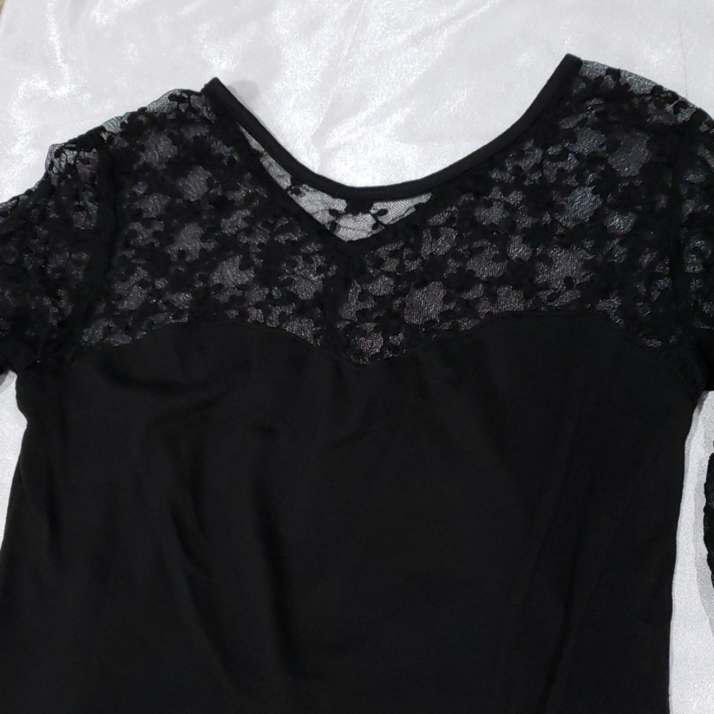 Sheer sweet heart cut 3/4 sleeves shirt